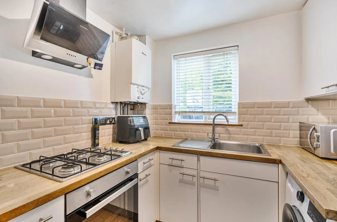Neville Close, Banstead, SM7 2QZ, photo 5