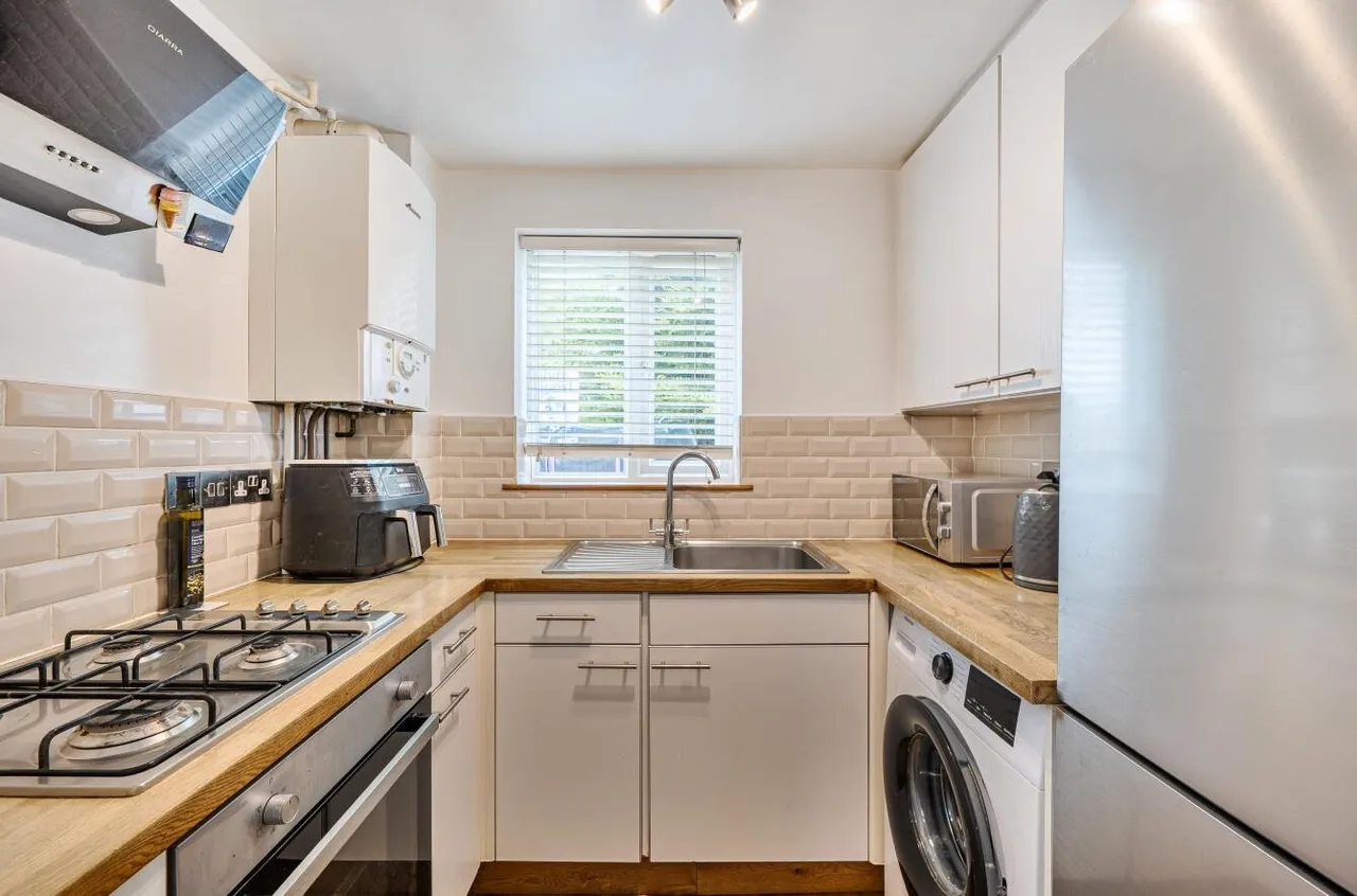 Neville Close, Banstead, SM7 2QZ, photo 4