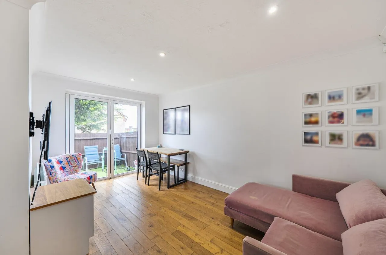 Neville Close, Banstead, SM7 2QZ, photo 6
