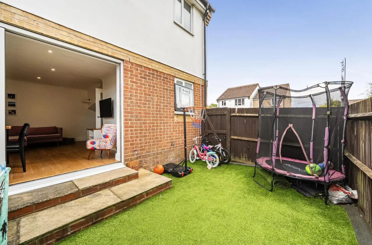 Neville Close, Banstead, SM7 2QZ, photo 8