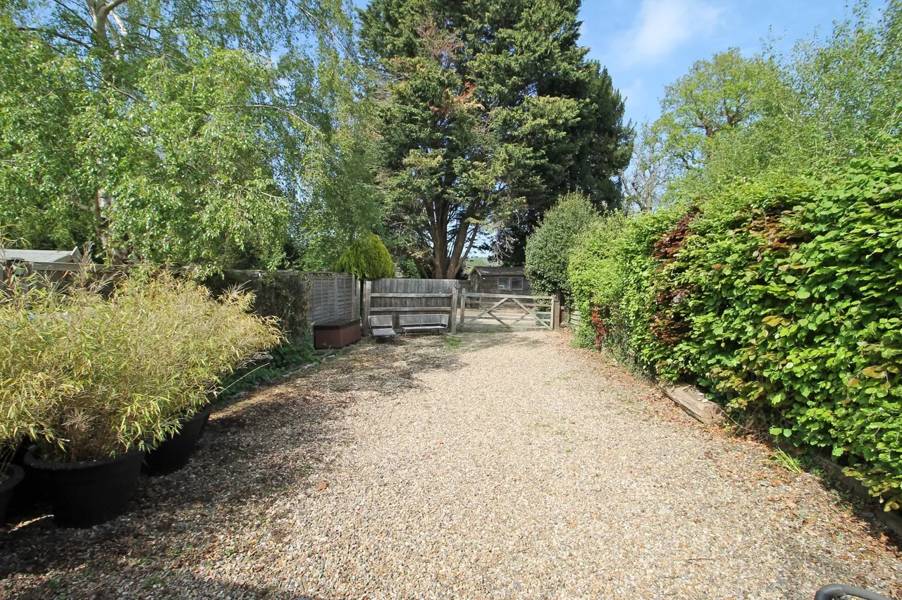 Traditional Brick and Flint Cottage i, photo 9