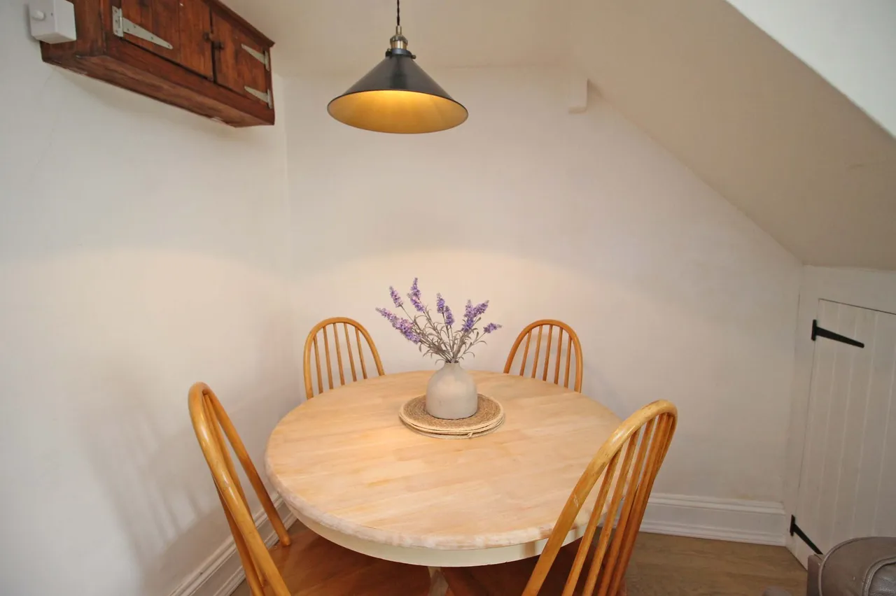 Traditional Brick and Flint Cottage i, photo 5