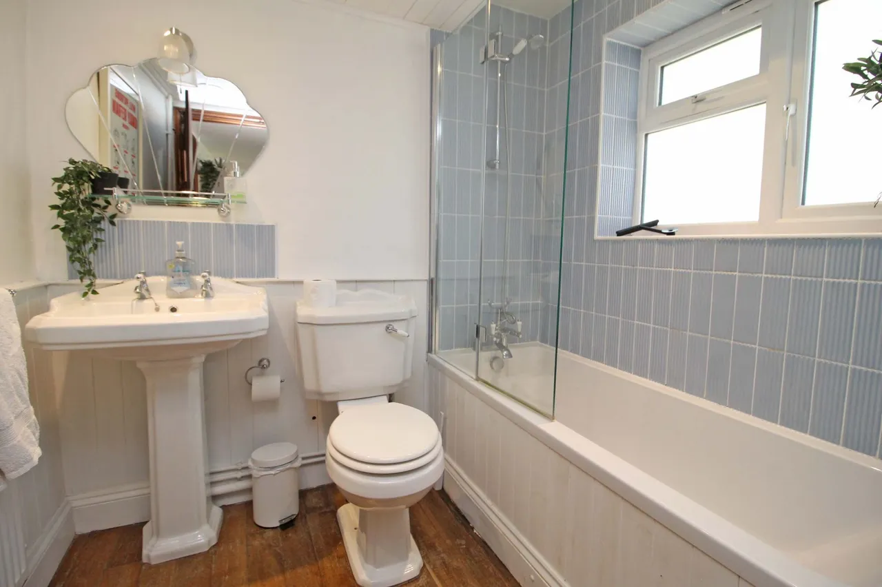 Traditional Brick and Flint Cottage i, photo 8