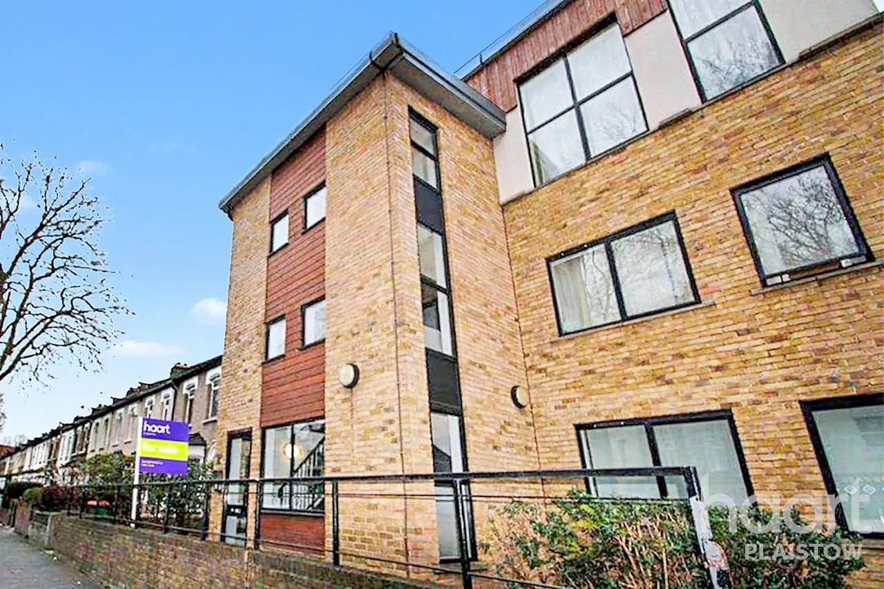 2 bed flat for sale, Barking Road, Plaistow, E13