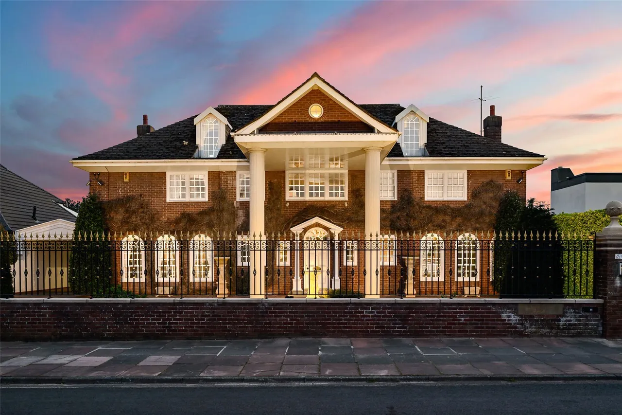 7 bed property for sale, Selworthy Road, Birkdale, PR8