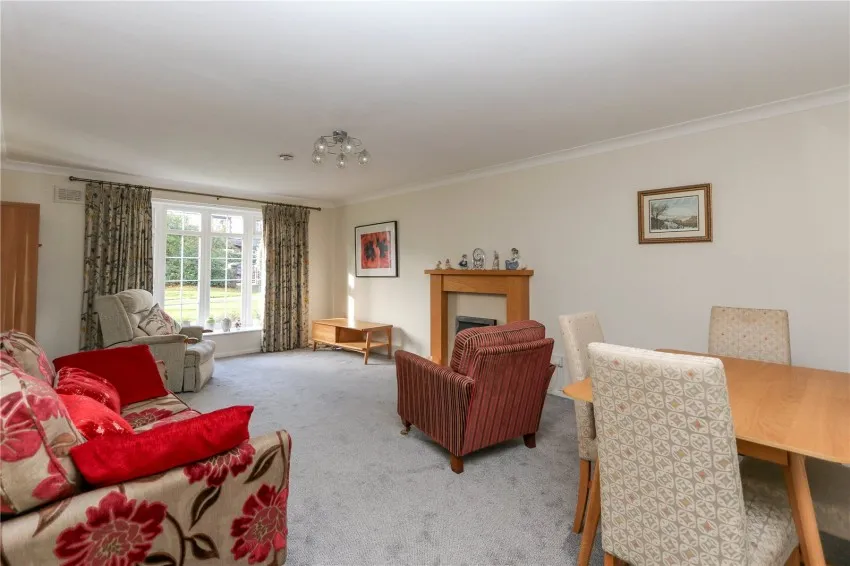 Cheadle Road, Cheadle Hulme, photo 2