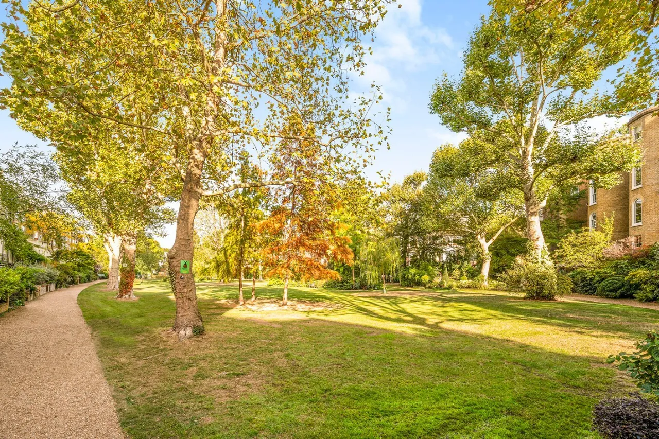 Clifton Gardens, London, W9, photo 6