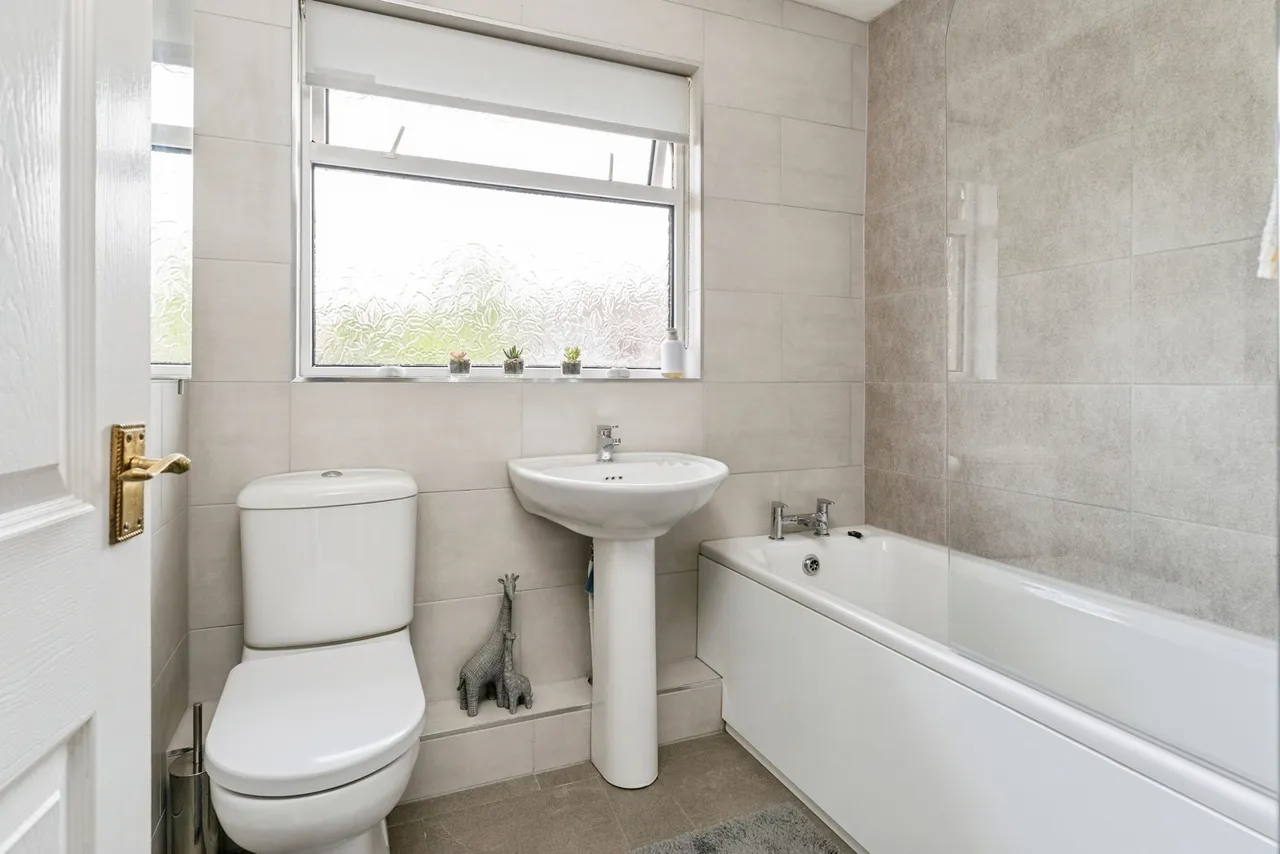 Moss Close, Willaston, CH64, photo 21