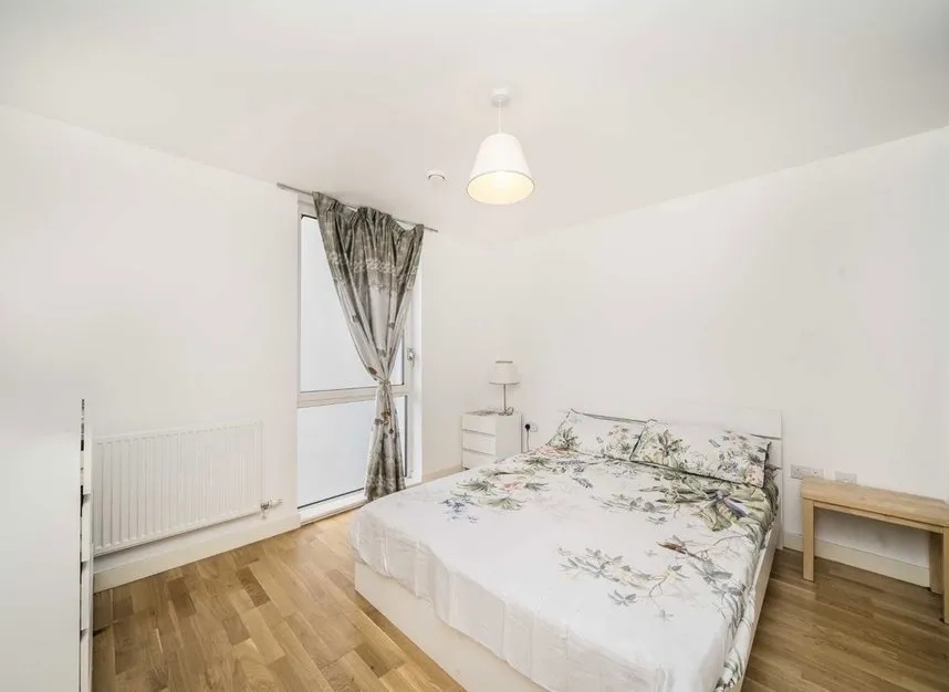 Ealing Road, Brentford, TW8, photo 4