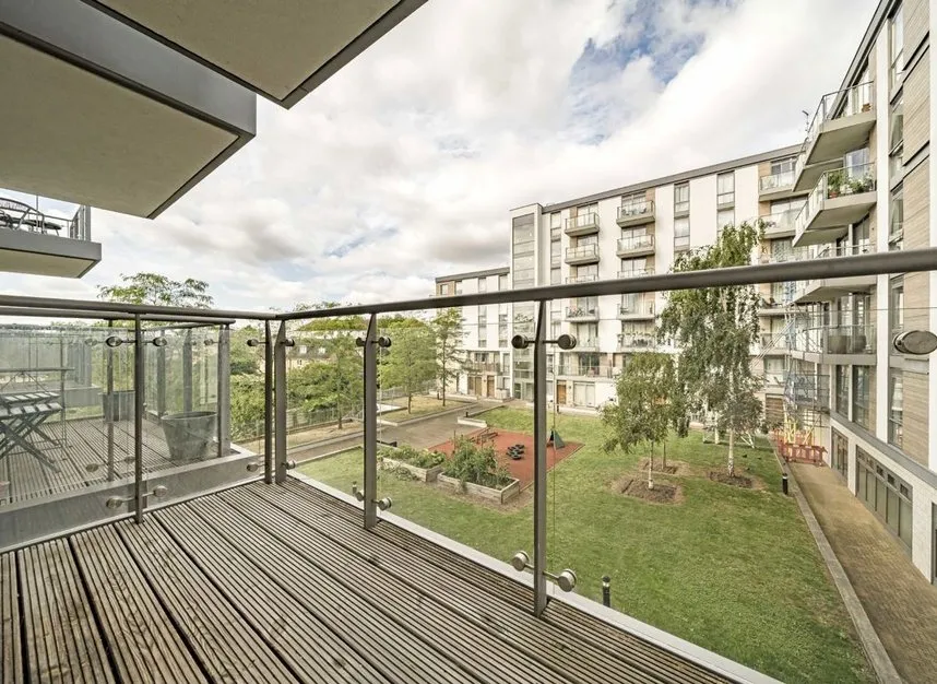 Ealing Road, Brentford, TW8, photo 6