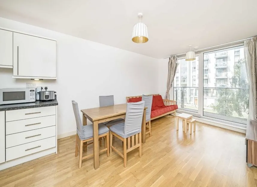 Ealing Road, Brentford, TW8, photo 3