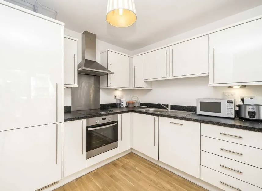 Ealing Road, Brentford, TW8, photo 2