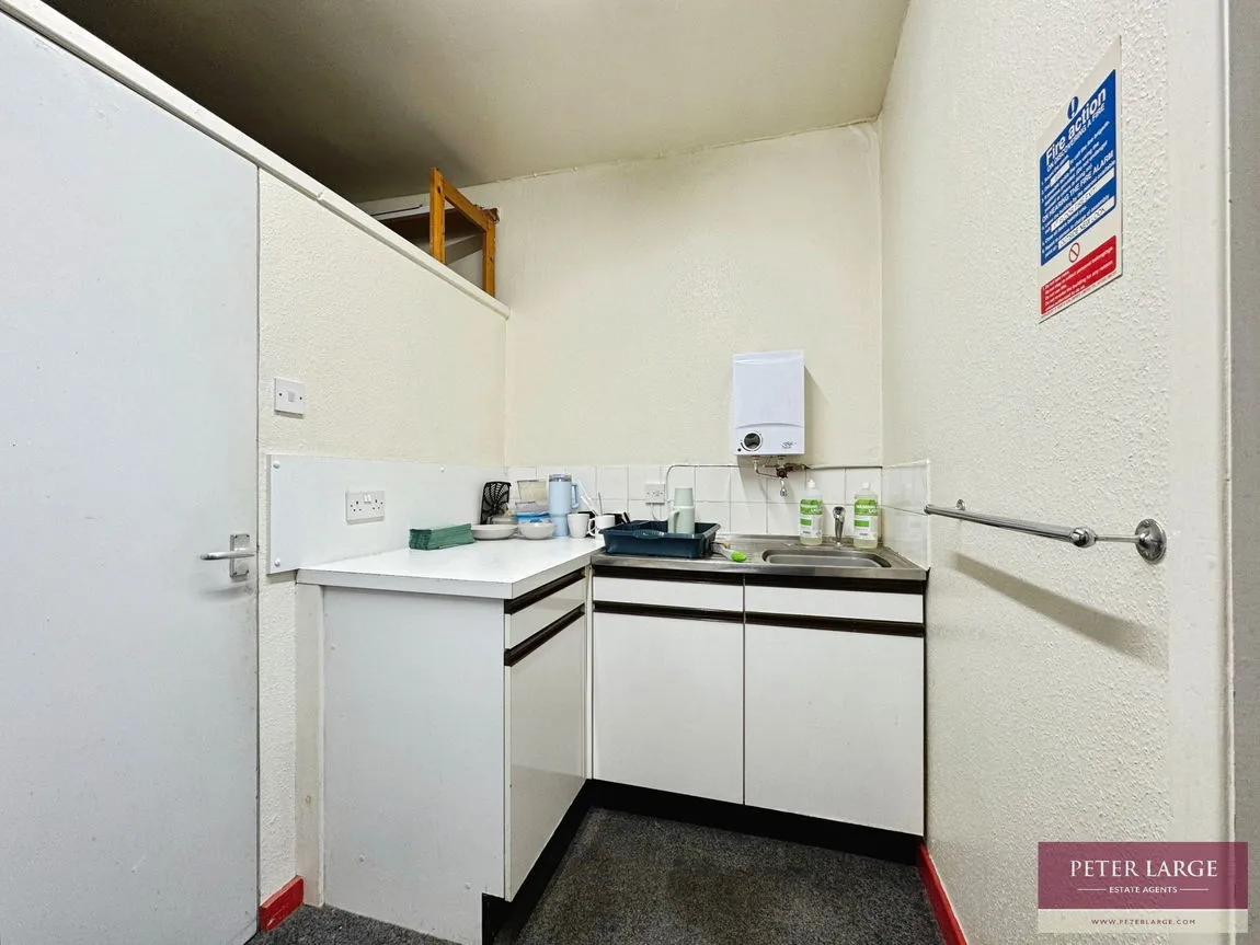 High Street, Rhyl, Denbighshire, LL18 1ET, photo 8