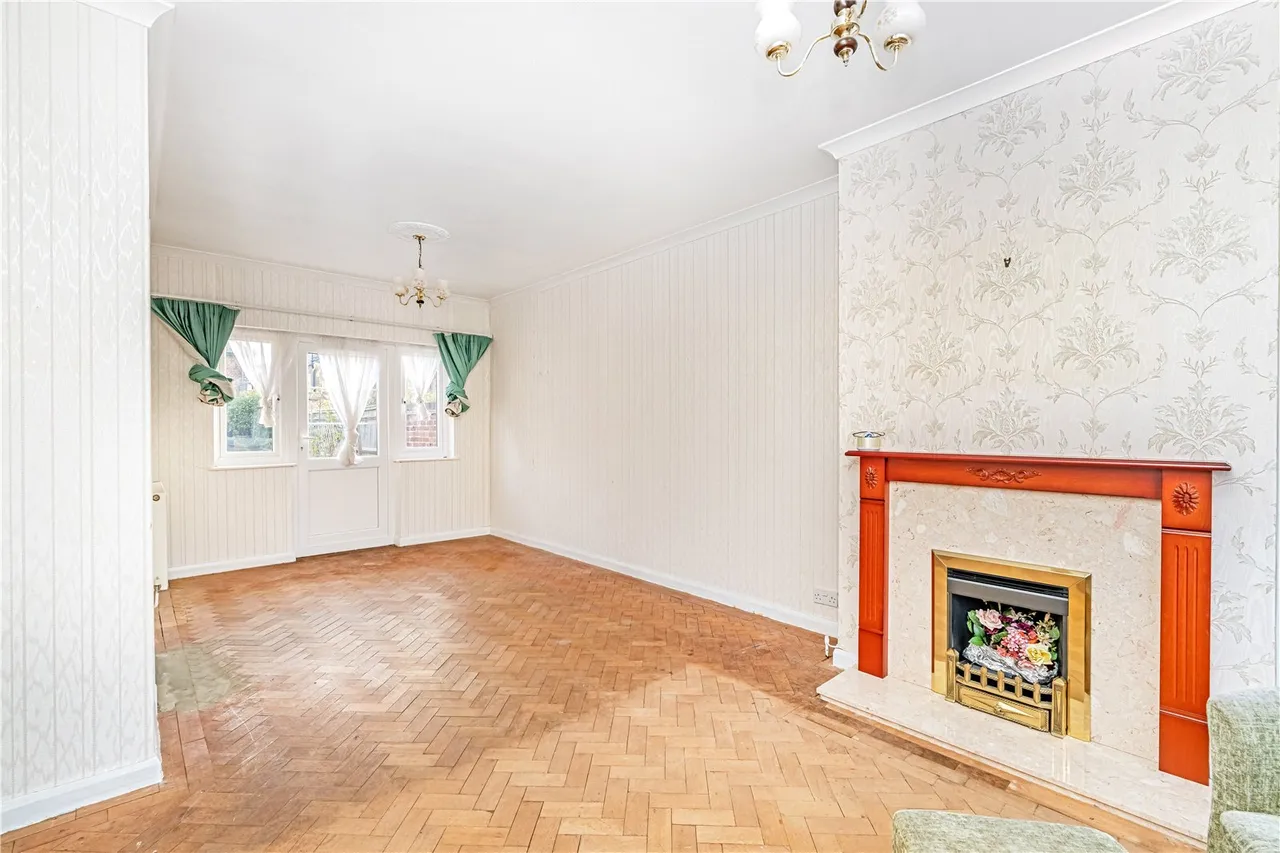 Malthouse Drive, Hanworth, TW13 6RN, photo 5