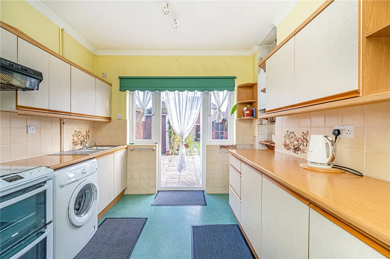 Malthouse Drive, Hanworth, TW13 6RN, photo 12