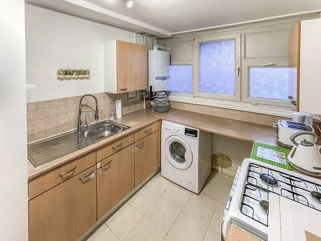 Ferraro Close, Hounslow, TW5, photo 2