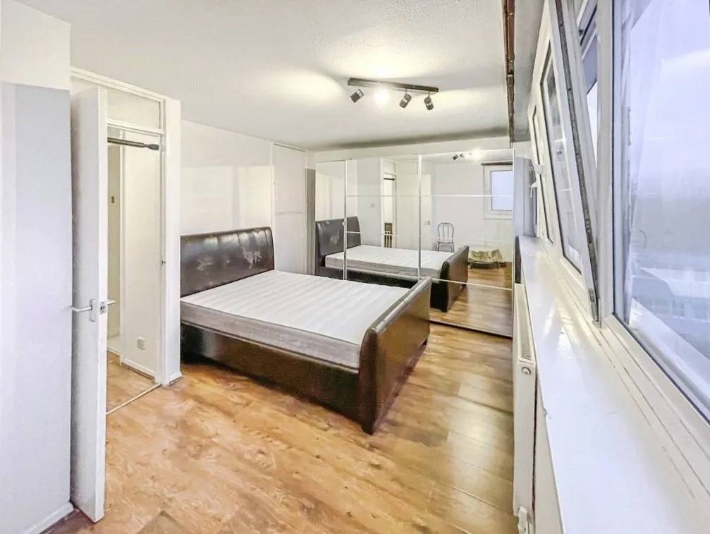 Ferraro Close, Hounslow, TW5, photo 4