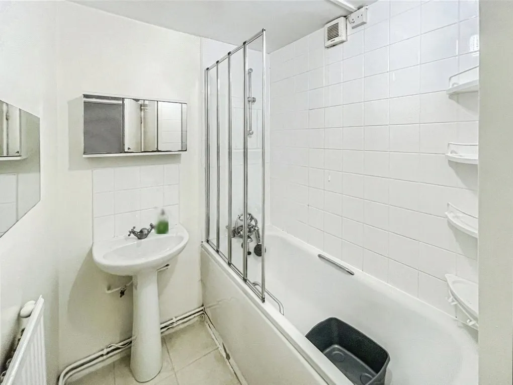 Ferraro Close, Hounslow, TW5, photo 6