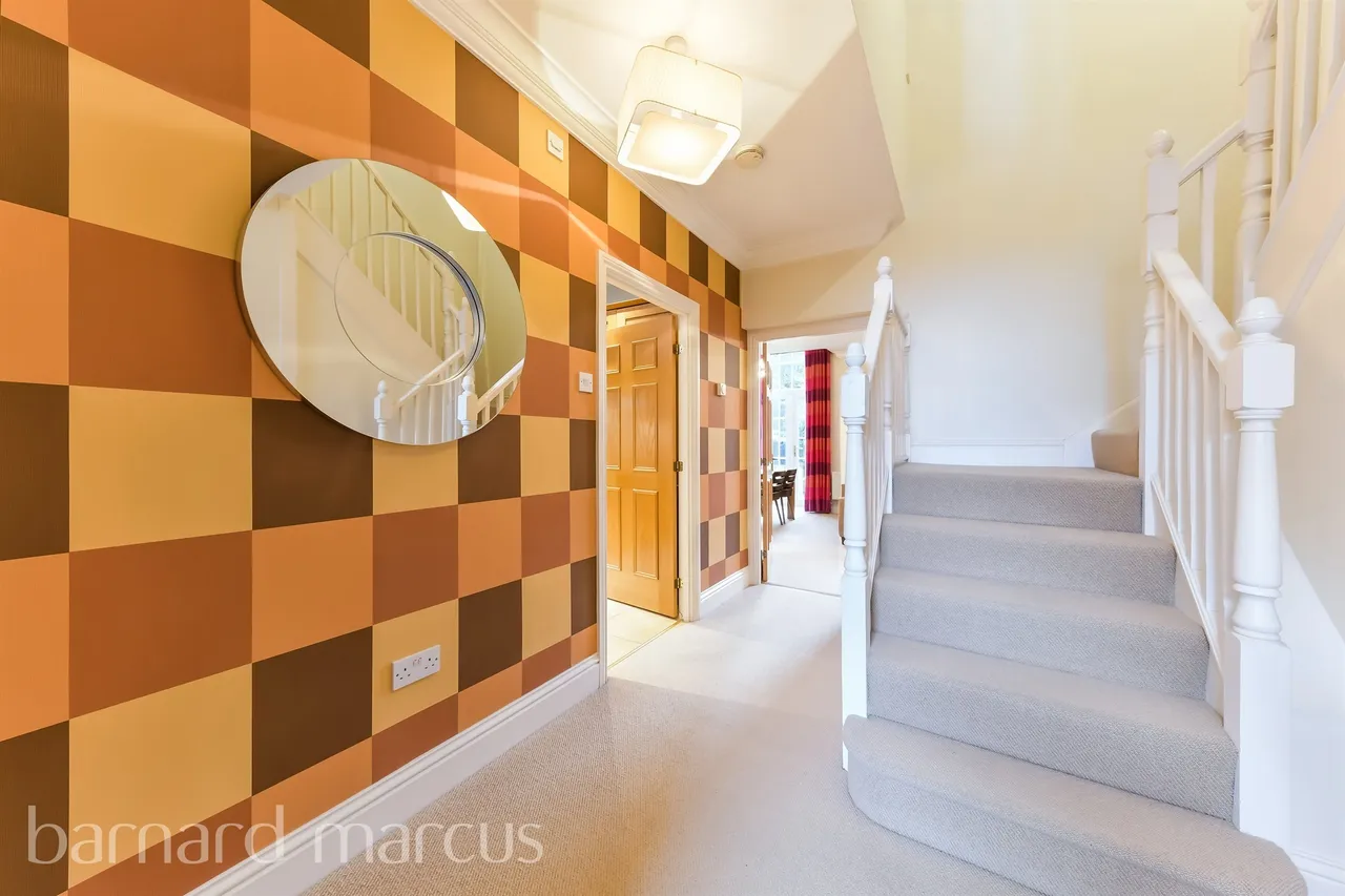 Sandy Mead, Epsom, photo 3