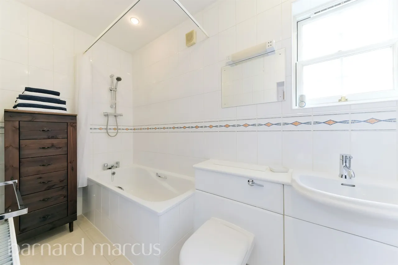 Sandy Mead, Epsom, photo 11