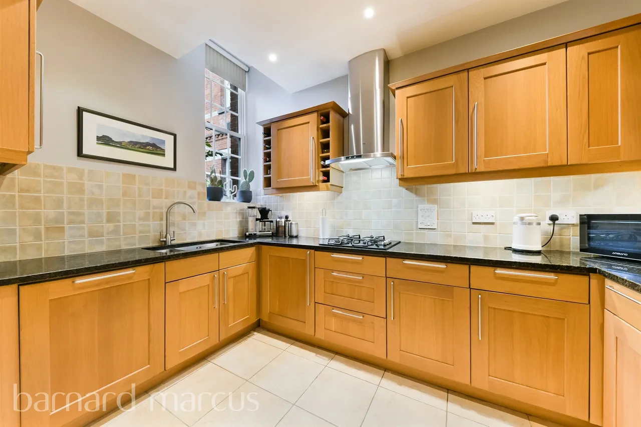 Sandy Mead, Epsom, photo 4