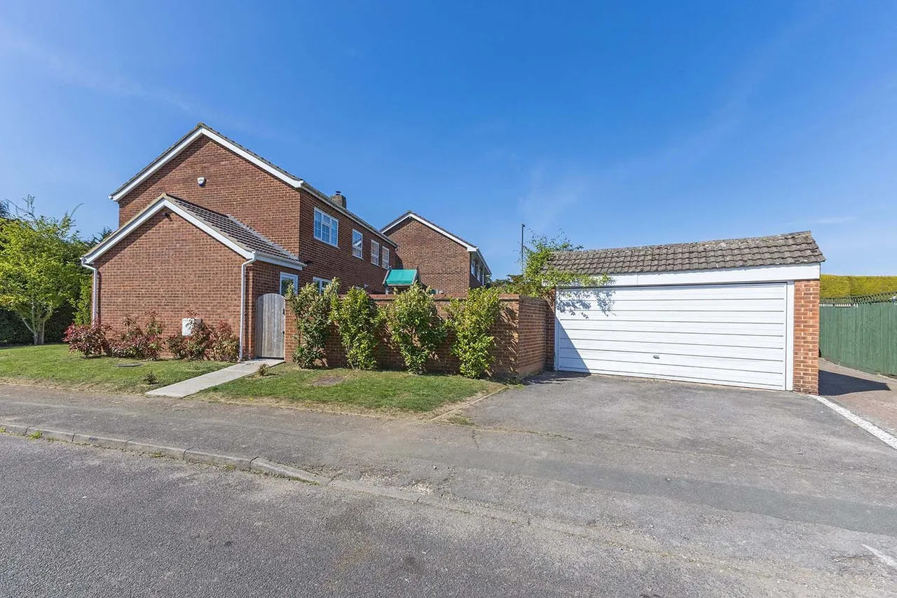 Balmoral, Cranbrook Drive, Maidenhead, Berkshire, photo 25