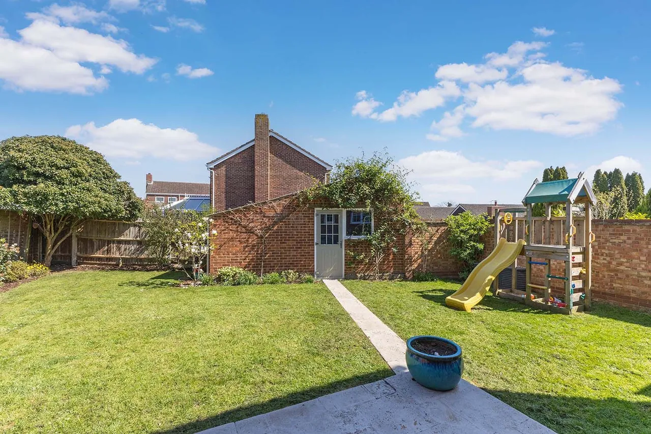 Balmoral, Cranbrook Drive, Maidenhead, Berkshire, photo 3