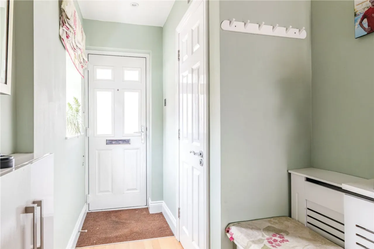 Fullerton Way, Byfleet, West Byfleet,..., photo 8