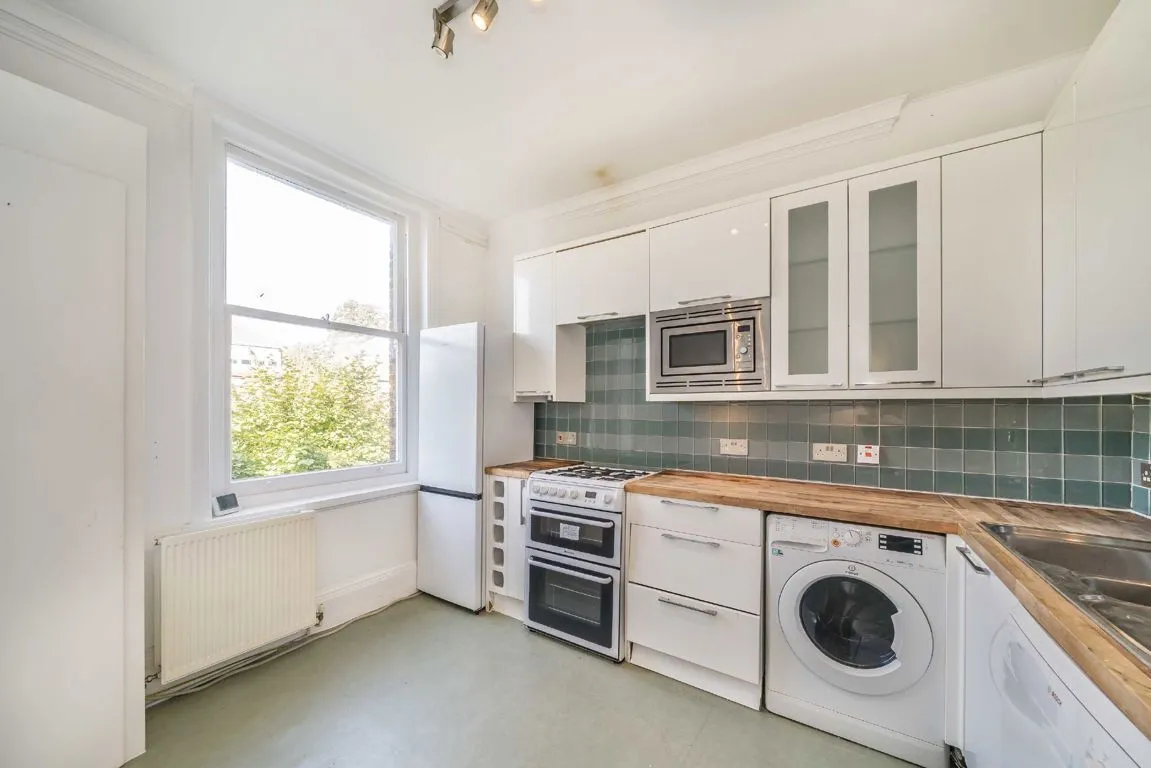 2 bed flat to rent, Rydal Road, SW16