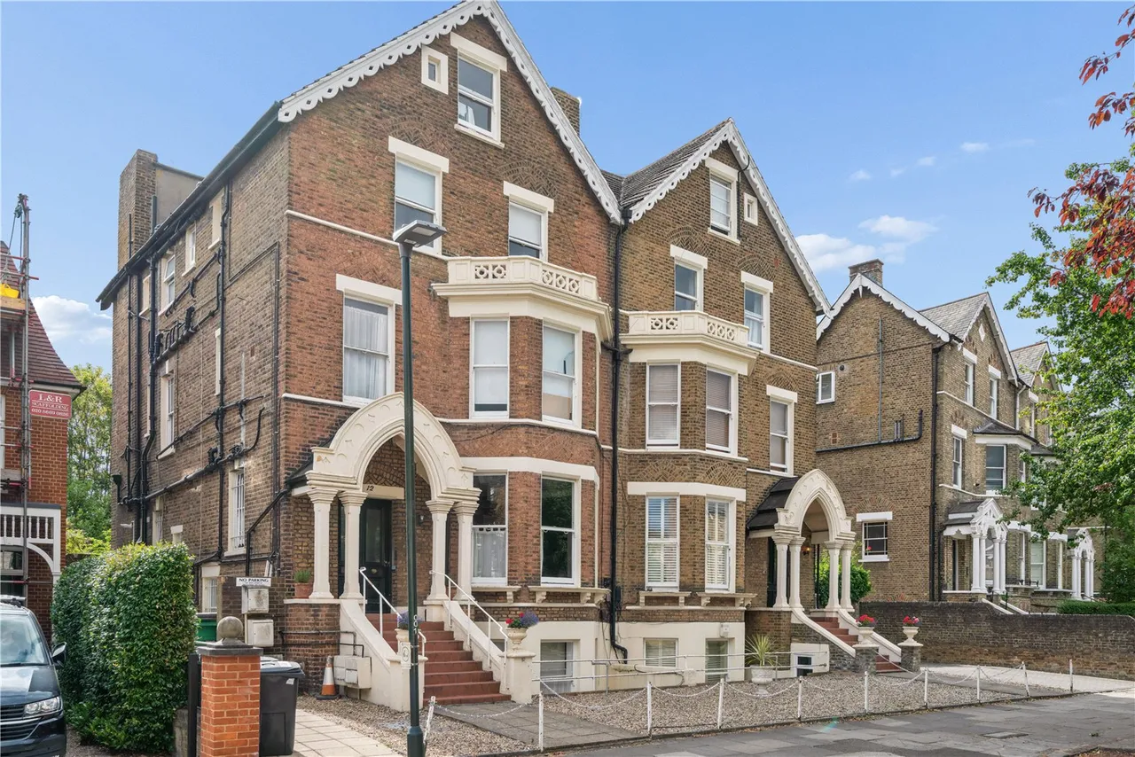 flat for sale — Kew Gardens Road, Richmond, TW9