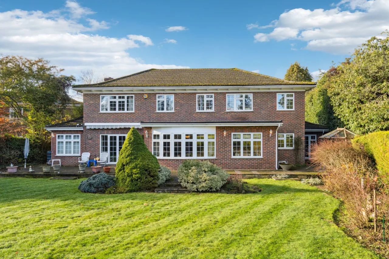 Vicarage Way, Gerrards Cross, Buckinghamshire, SL9 8AR, photo 2