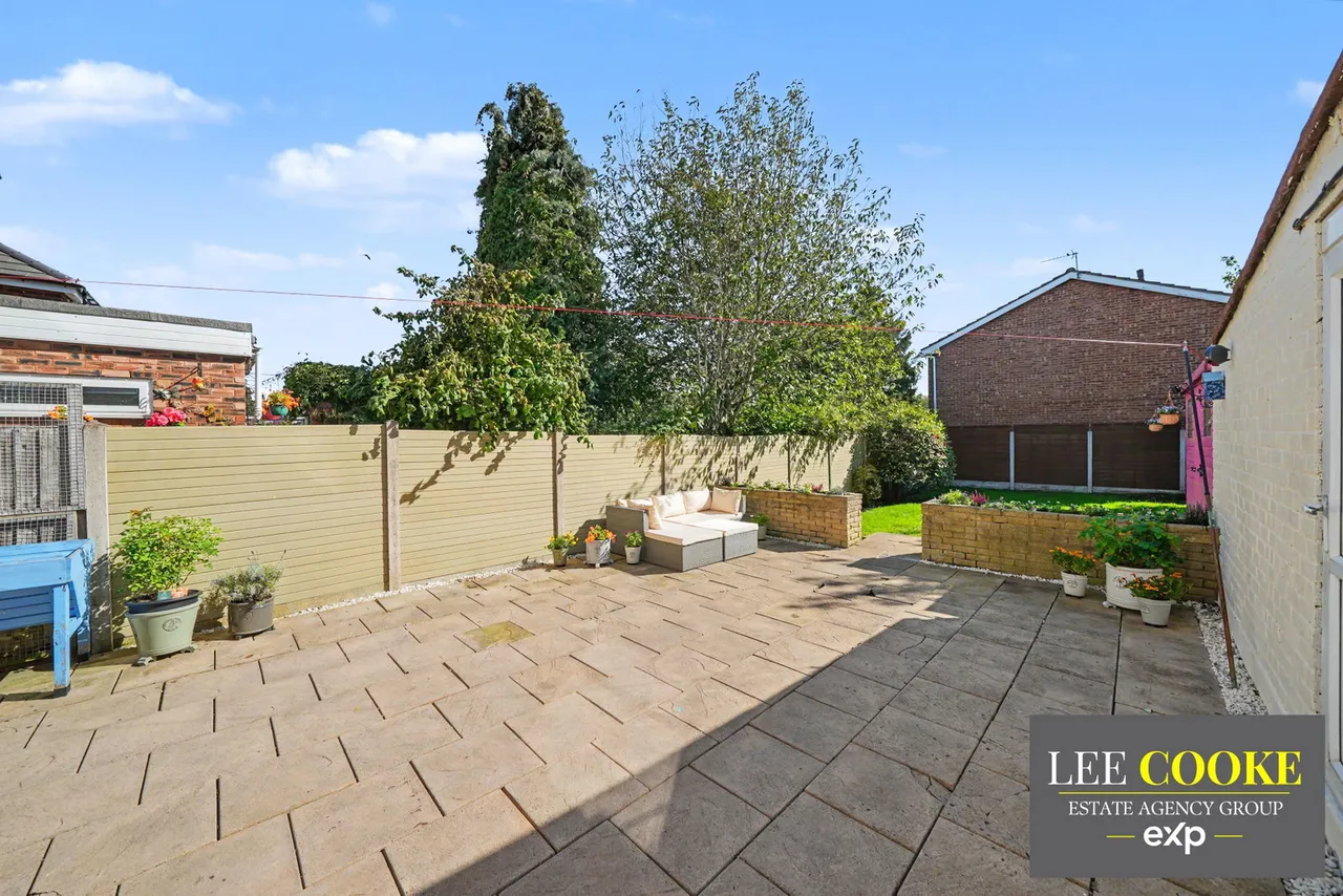 Lawnswood Avenue, Claregate, photo 6