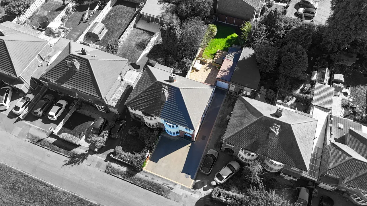 Lawnswood Avenue, Claregate, photo 35