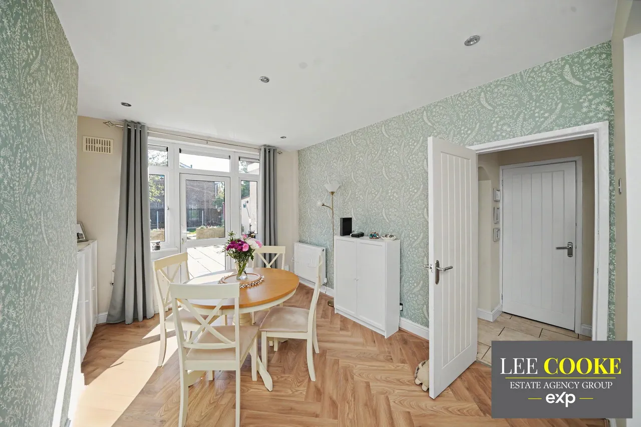 Lawnswood Avenue, Claregate, photo 16
