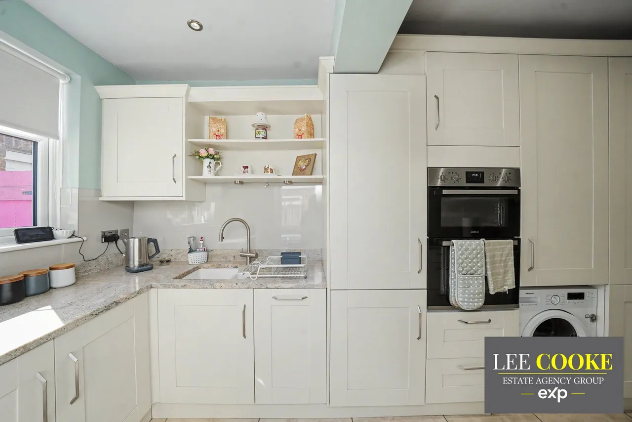 Lawnswood Avenue, Claregate, photo 19