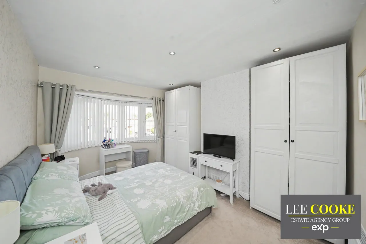 Lawnswood Avenue, Claregate, photo 25