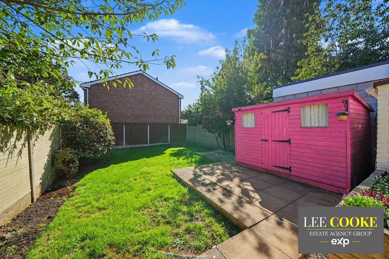 Lawnswood Avenue, Claregate, photo 8