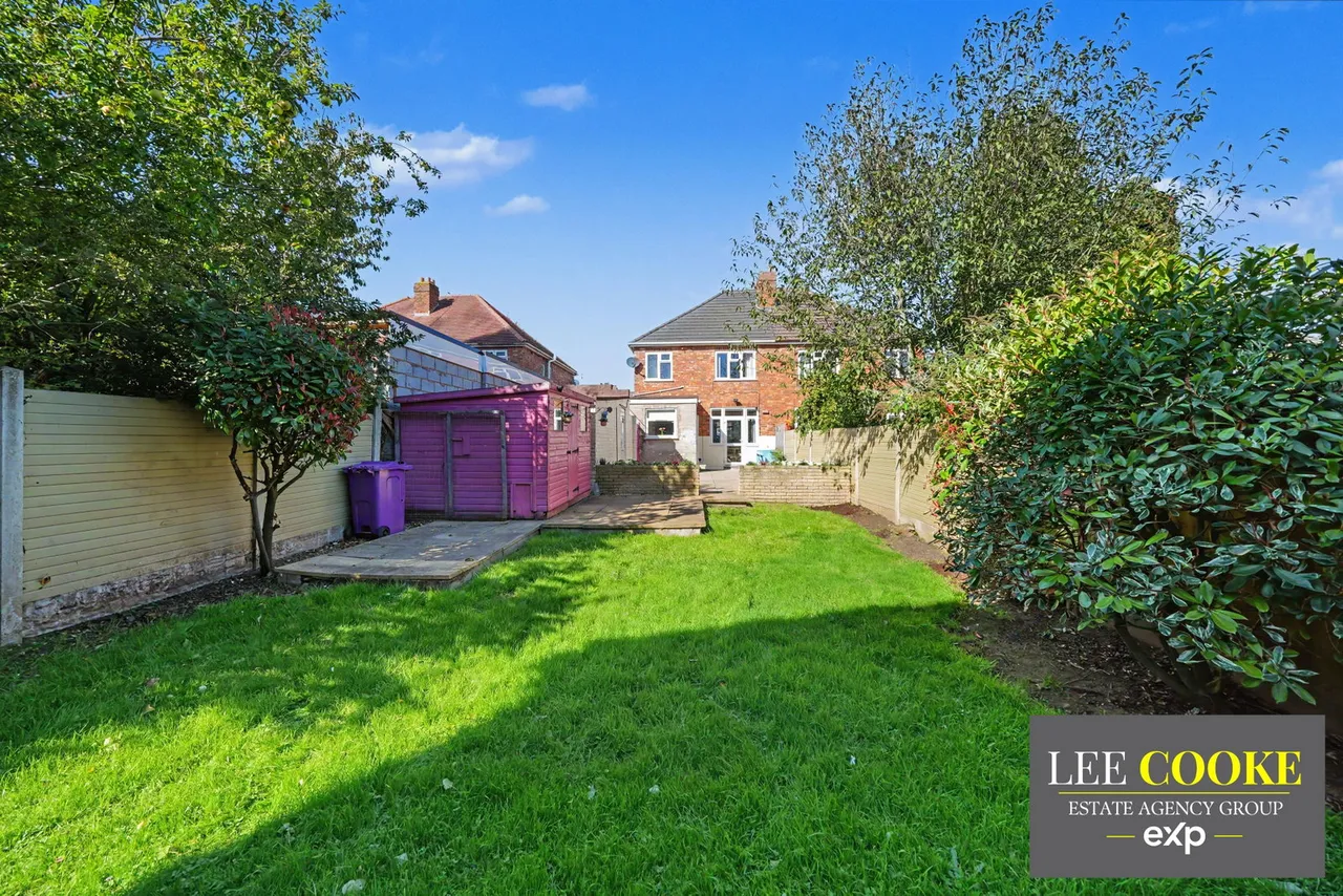 Lawnswood Avenue, Claregate, photo 7