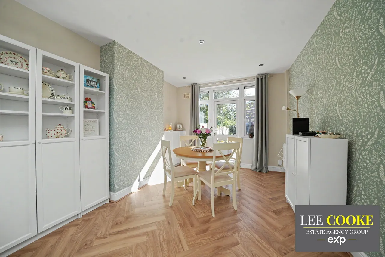 Lawnswood Avenue, Claregate, photo 15