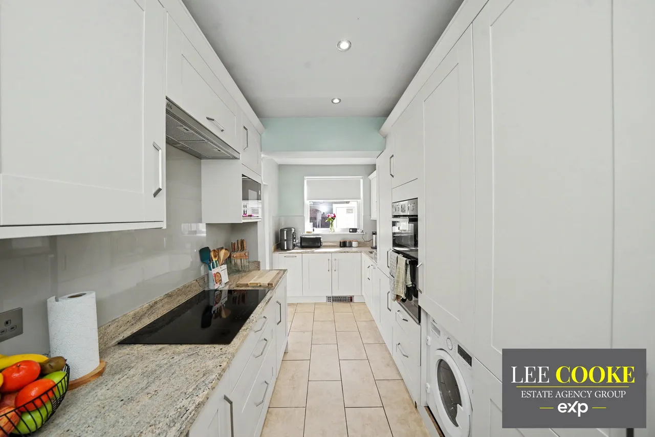 Lawnswood Avenue, Claregate, photo 17