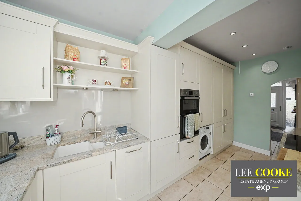 Lawnswood Avenue, Claregate, photo 18