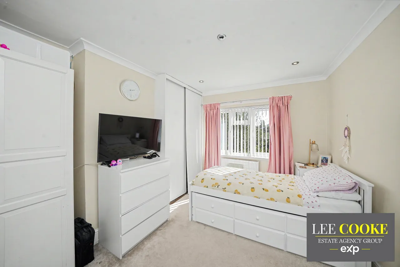 Lawnswood Avenue, Claregate, photo 27