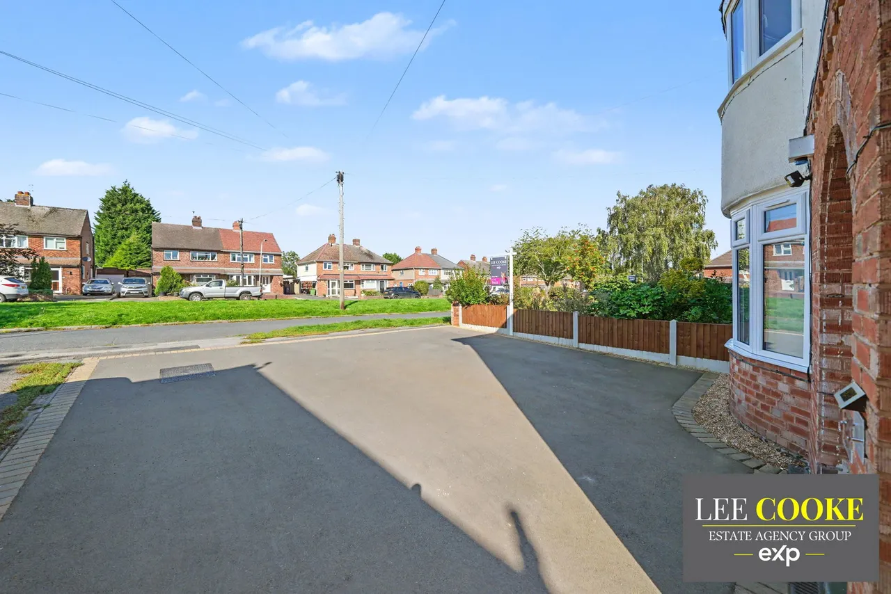 Lawnswood Avenue, Claregate, photo 4