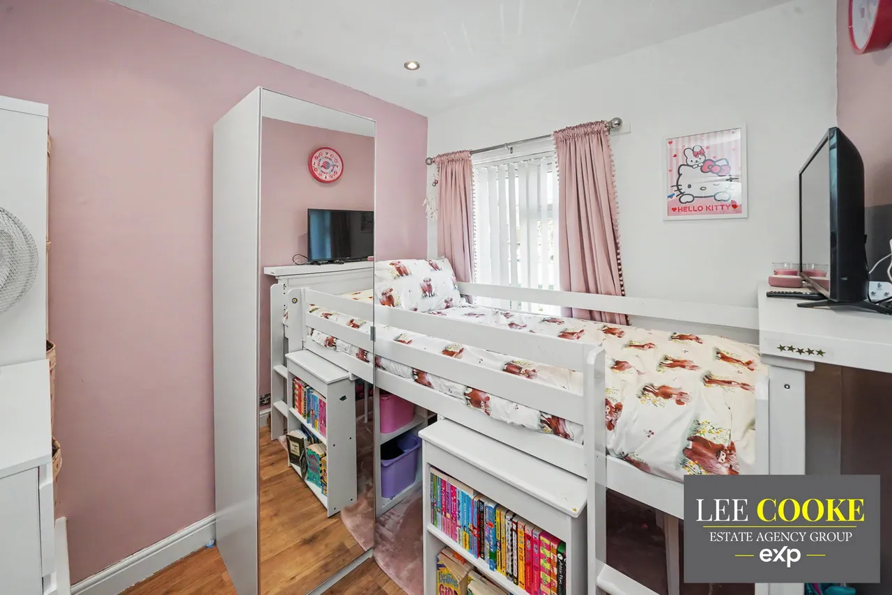 Lawnswood Avenue, Claregate, photo 28