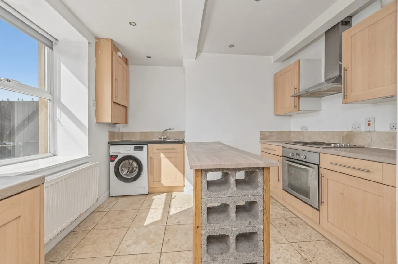 Blackmoorfoot Road, Crosland Moor, photo 3