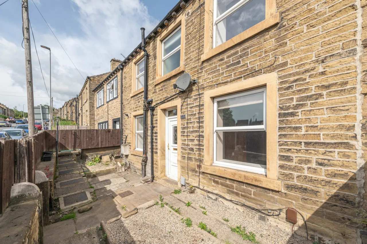 Blackmoorfoot Road, Crosland Moor, photo 9