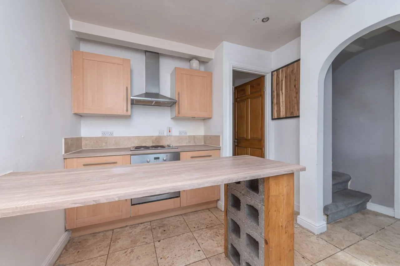 Blackmoorfoot Road, Crosland Moor, photo 4