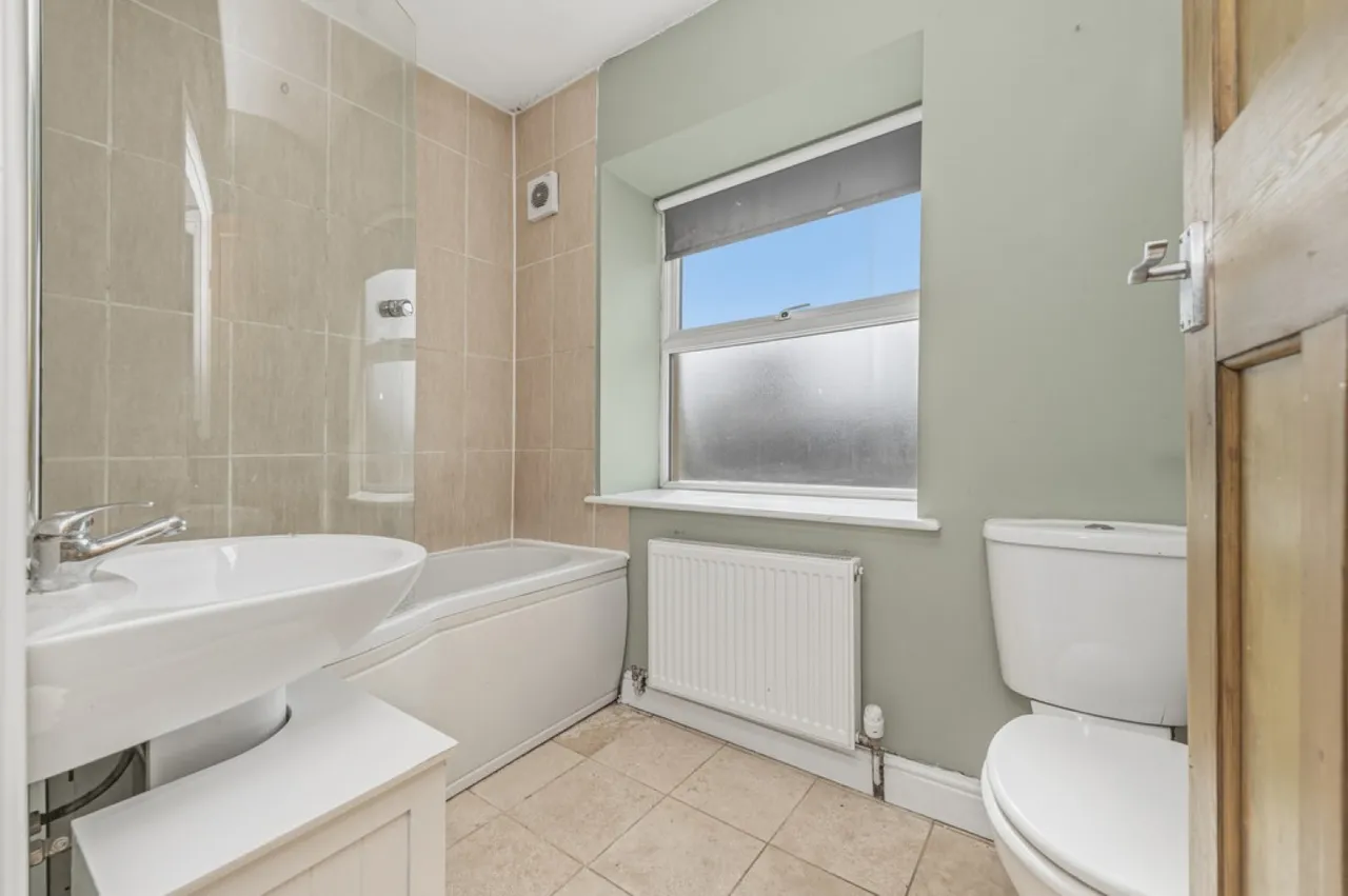 Blackmoorfoot Road, Crosland Moor, photo 8