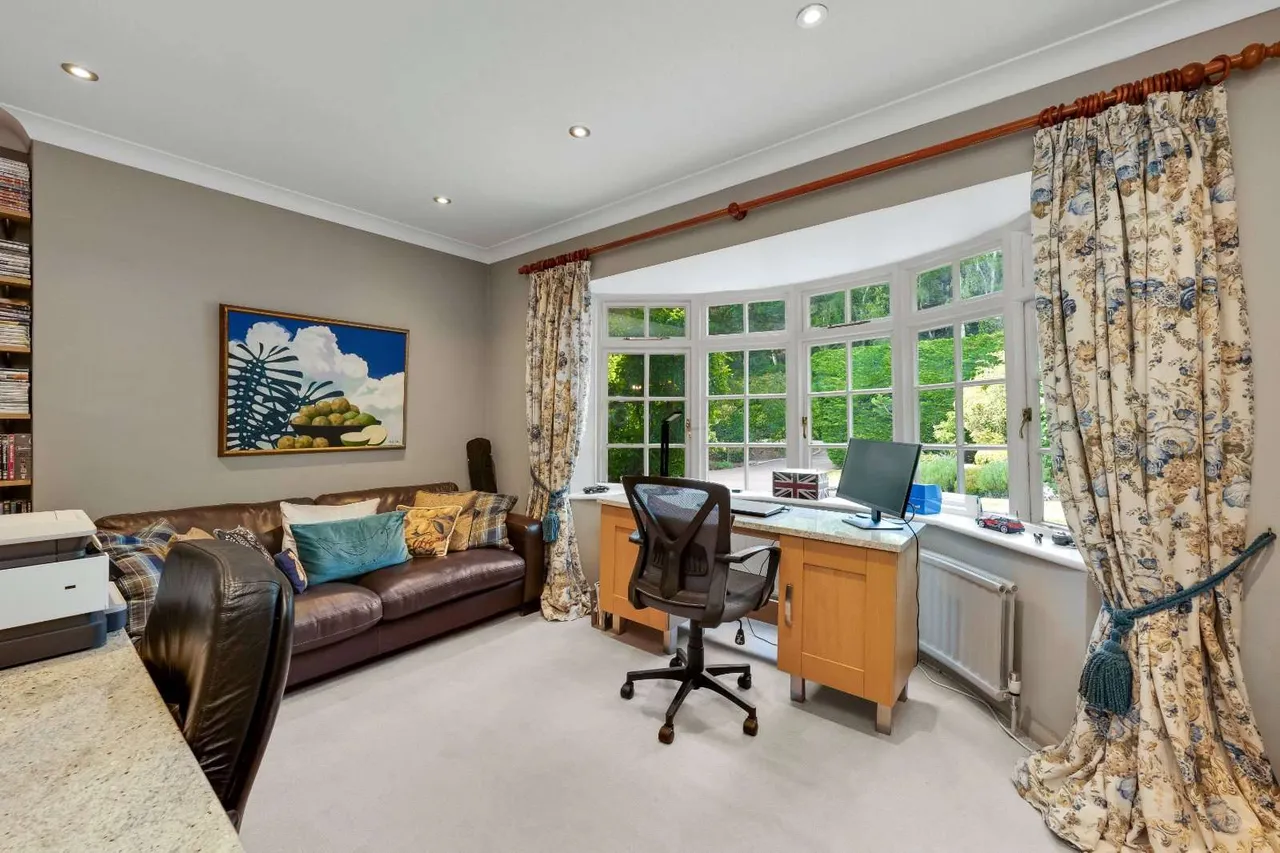 Meadway, Esher, Surrey, KT10 9HG, photo 11