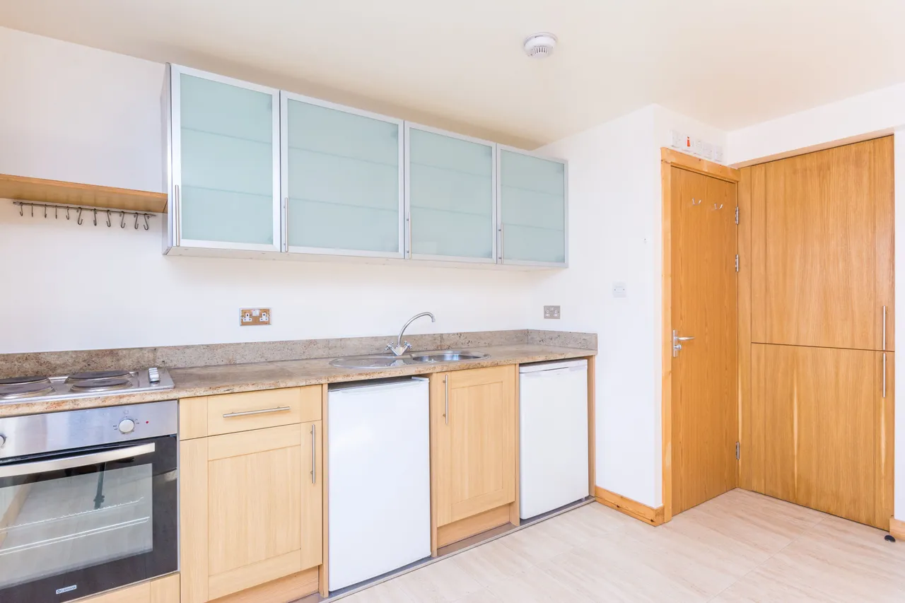 Second Floor One Bedroom Flat, 150a Gunnersbury Lane, London, photo 2